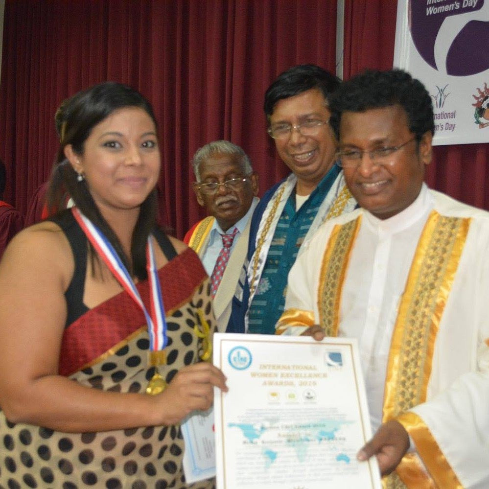 QUEBEE DEN’s Rohanthi wins The Woman CEO Award at the International Women’s Excellence Awards 2016
